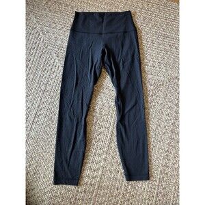 Lululemon aligns size 6